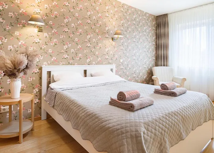 Daire Ona's In Center With Private Parking